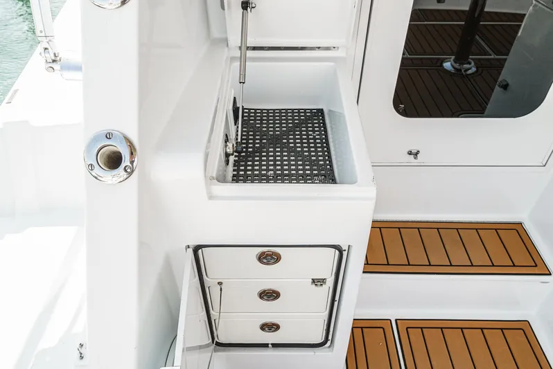 Whiplash II Yacht Photos Pics 