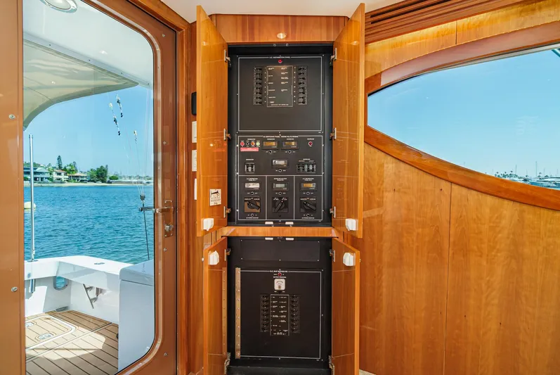 Whiplash II Yacht Photos Pics 