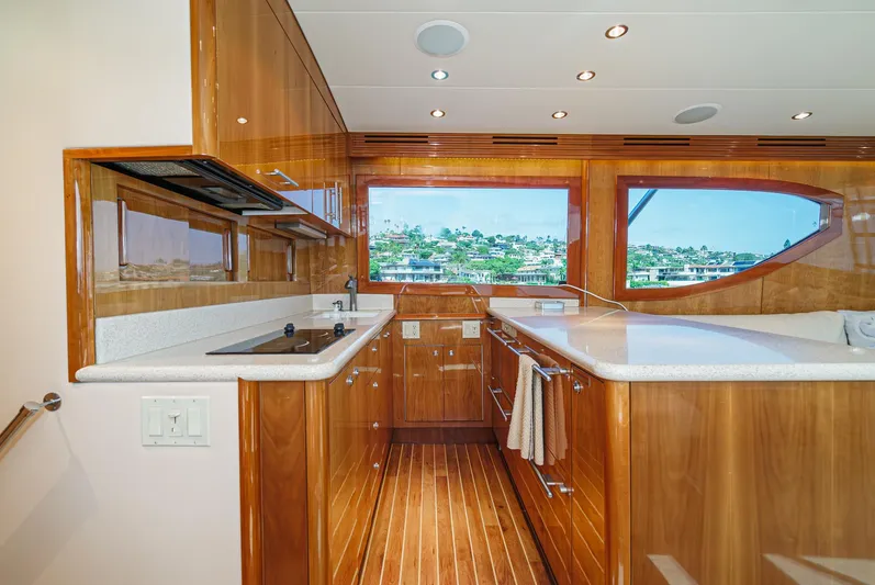 Whiplash II Yacht Photos Pics 