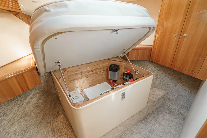 Whiplash II Yacht Photos Pics 