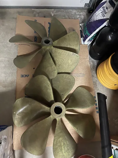 Whiplash II Yacht Photos Pics 