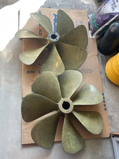 Whiplash II Yacht Photos Pics 