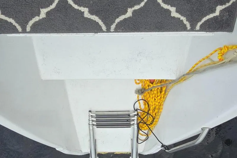 Bellagio Yacht Photos Pics Kelsall Suncat 40 boat deck with ladder and yellow rope, 2013 model.