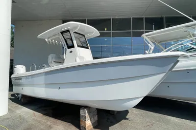 World Cat 235 CC