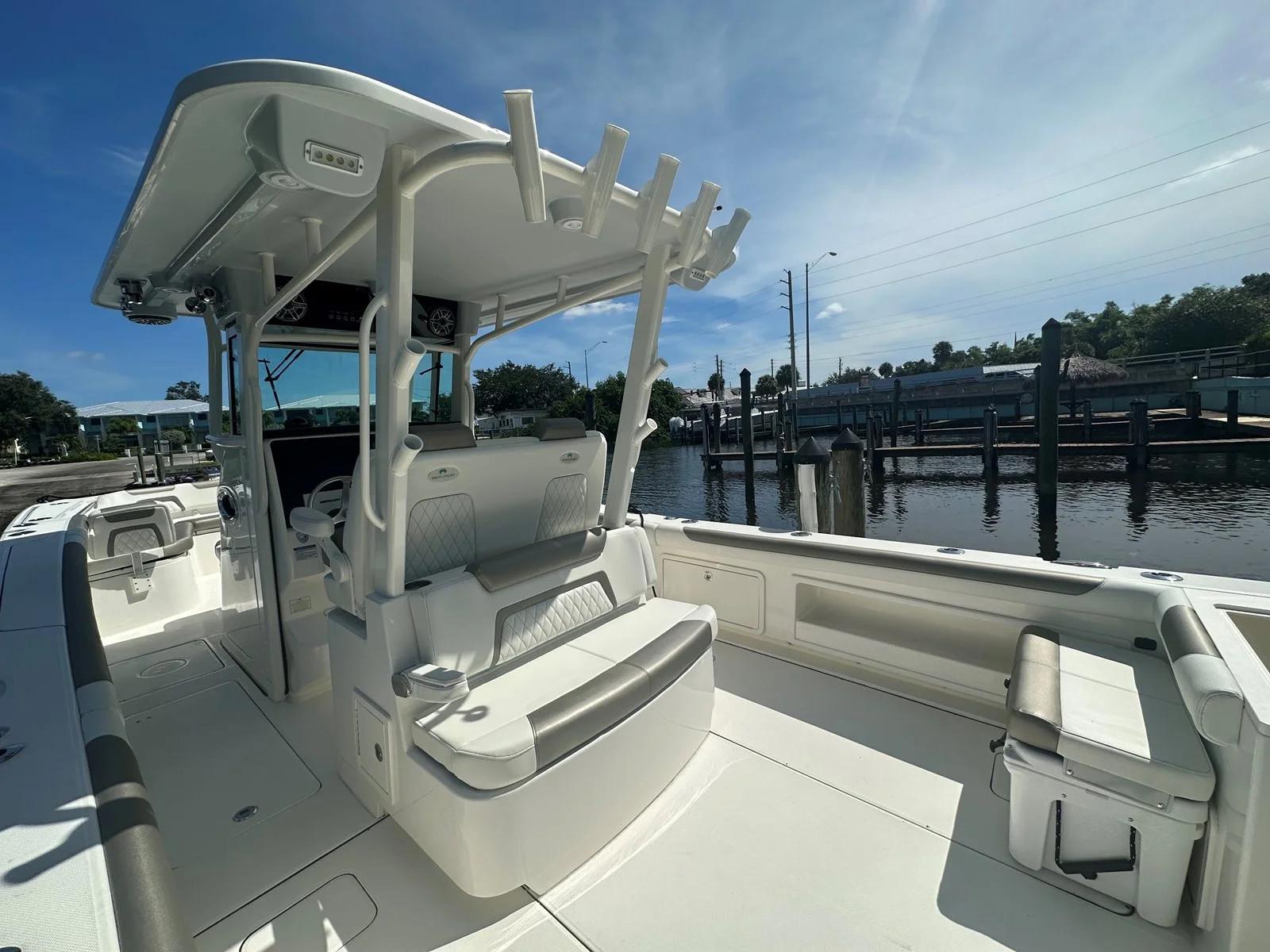 2023 World Cat 325 CC Center Console for sale - YachtWorld