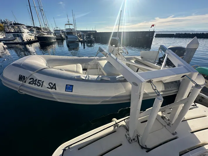 Defiance Yacht Photos Pics 