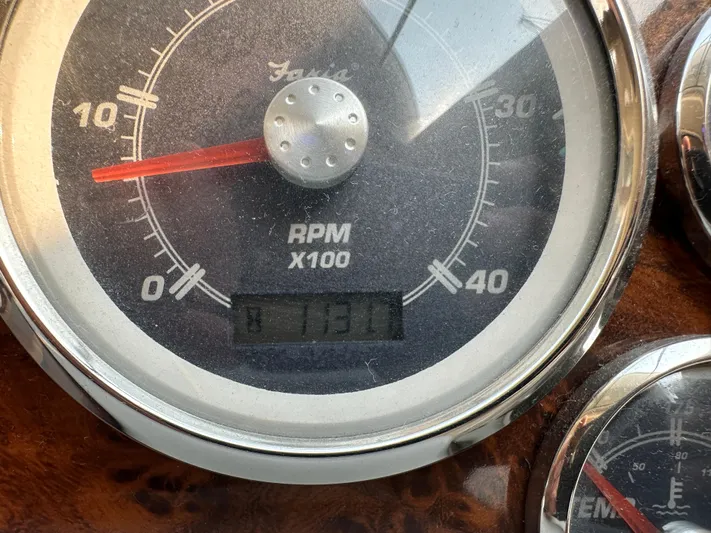 Defiance Yacht Photos Pics 