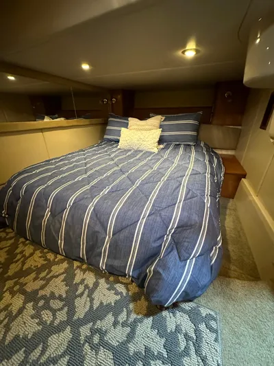 Defiance Yacht Photos Pics 