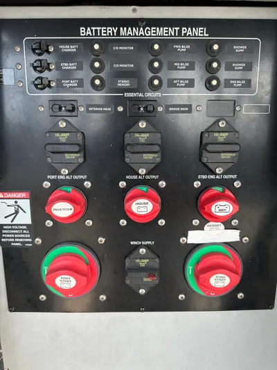 Defiance Yacht Photos Pics 