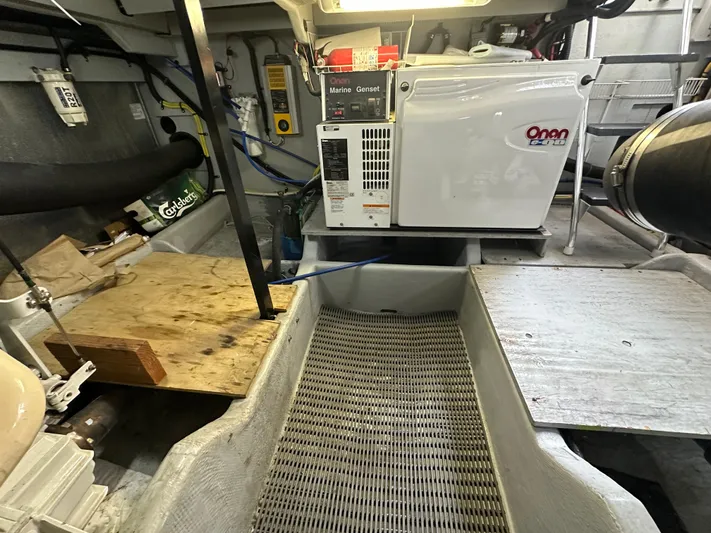 Defiance Yacht Photos Pics 