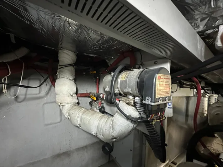 Defiance Yacht Photos Pics 