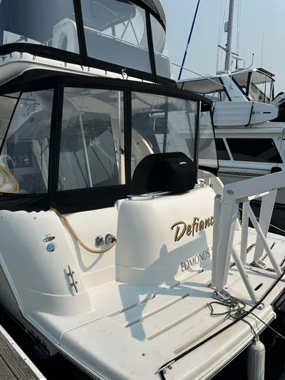Defiance Yacht Photos Pics 