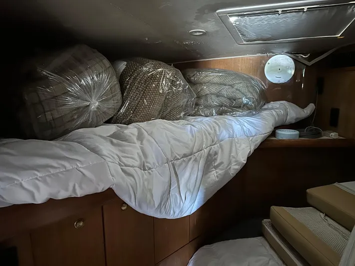  Yacht Photos Pics 2004 Viking 52 Convertible cabin with storage and bedding