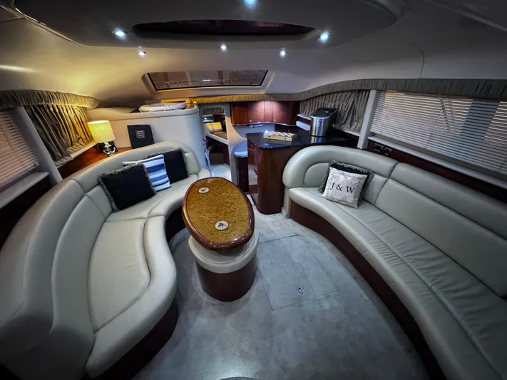 Sol Verde Yacht Photos Pics NIte in salon