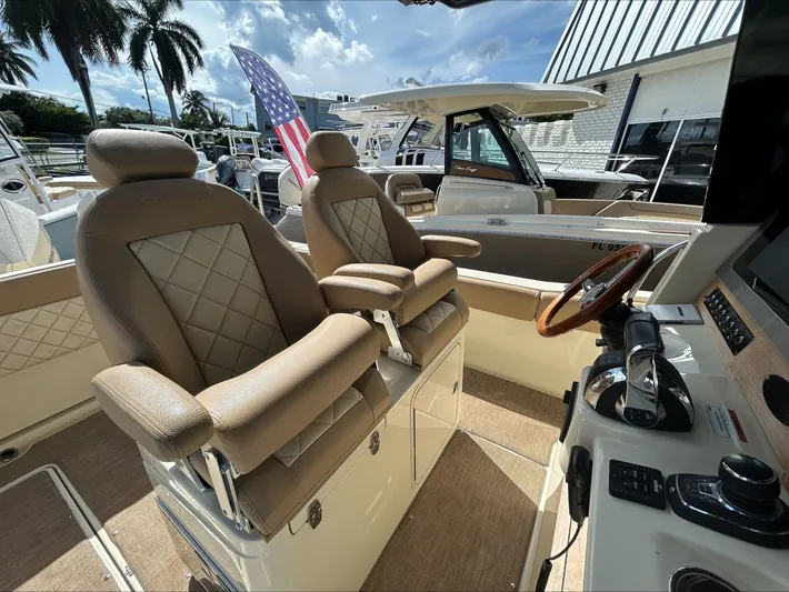  Yacht Photos Pics 2021 Chris-craft 30 Catalina - Image 12