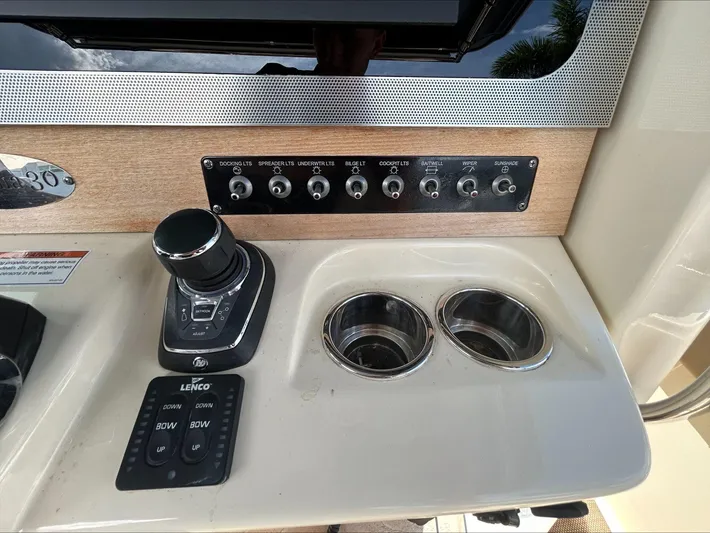  Yacht Photos Pics 2021 Chris-craft 30 Catalina - Image 16
