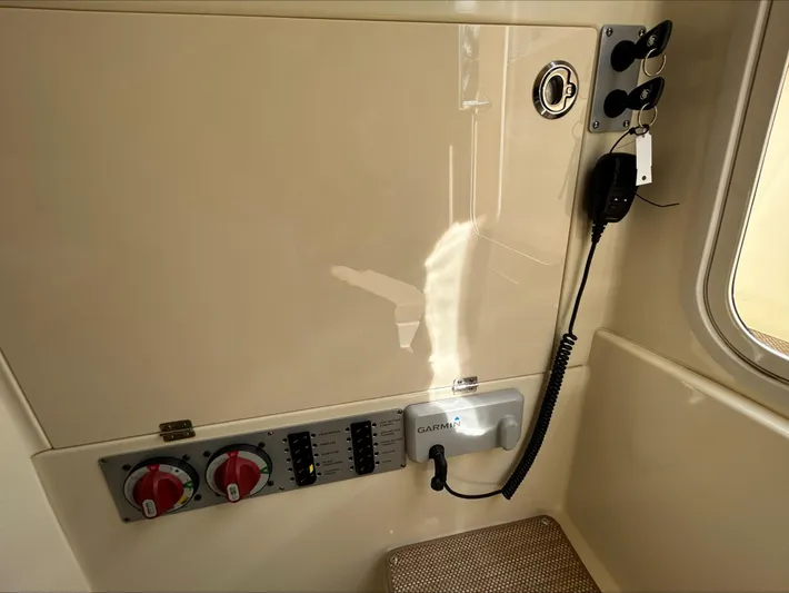  Yacht Photos Pics 2021 Chris-craft 30 Catalina - Image 26