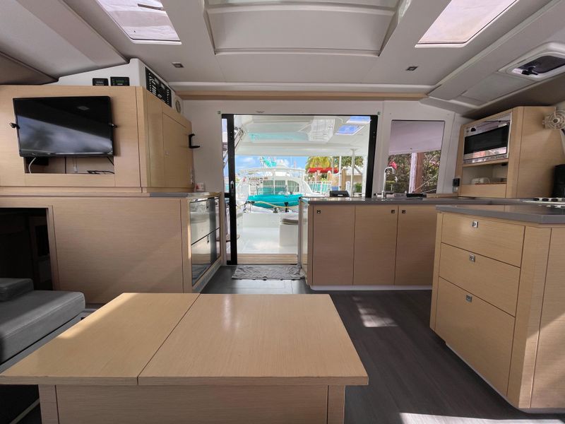 2015 Fountaine Pajot Helia 44