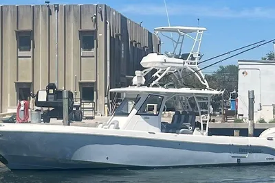 Everglades 365 CC