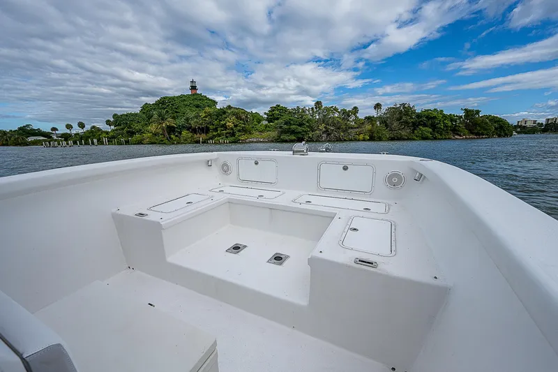 Vic.tory Yacht Photos Pics 