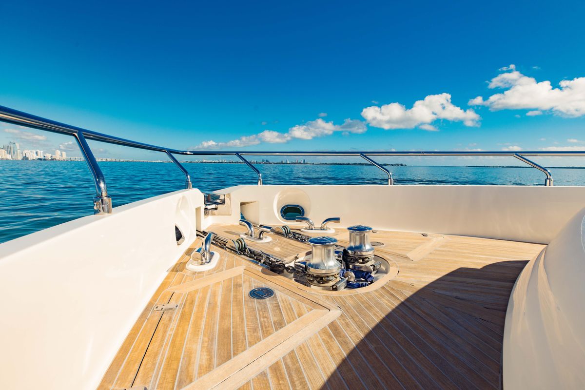 2017 Ferretti Yachts 75 