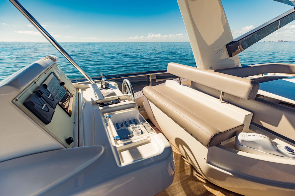 2017 Ferretti Yachts 75 