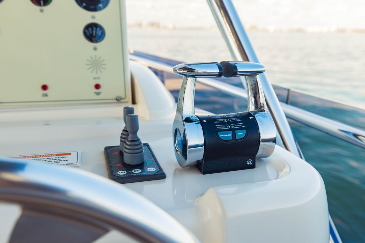 2017 Ferretti Yachts 75 