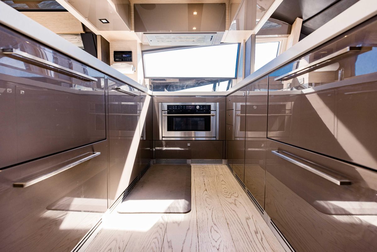 2017 Ferretti Yachts 75 