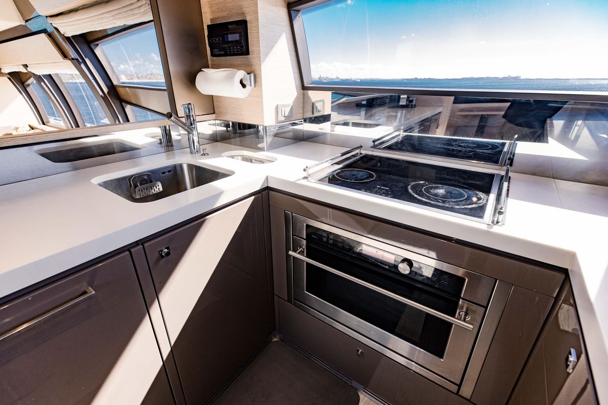 2017 Ferretti Yachts 75 