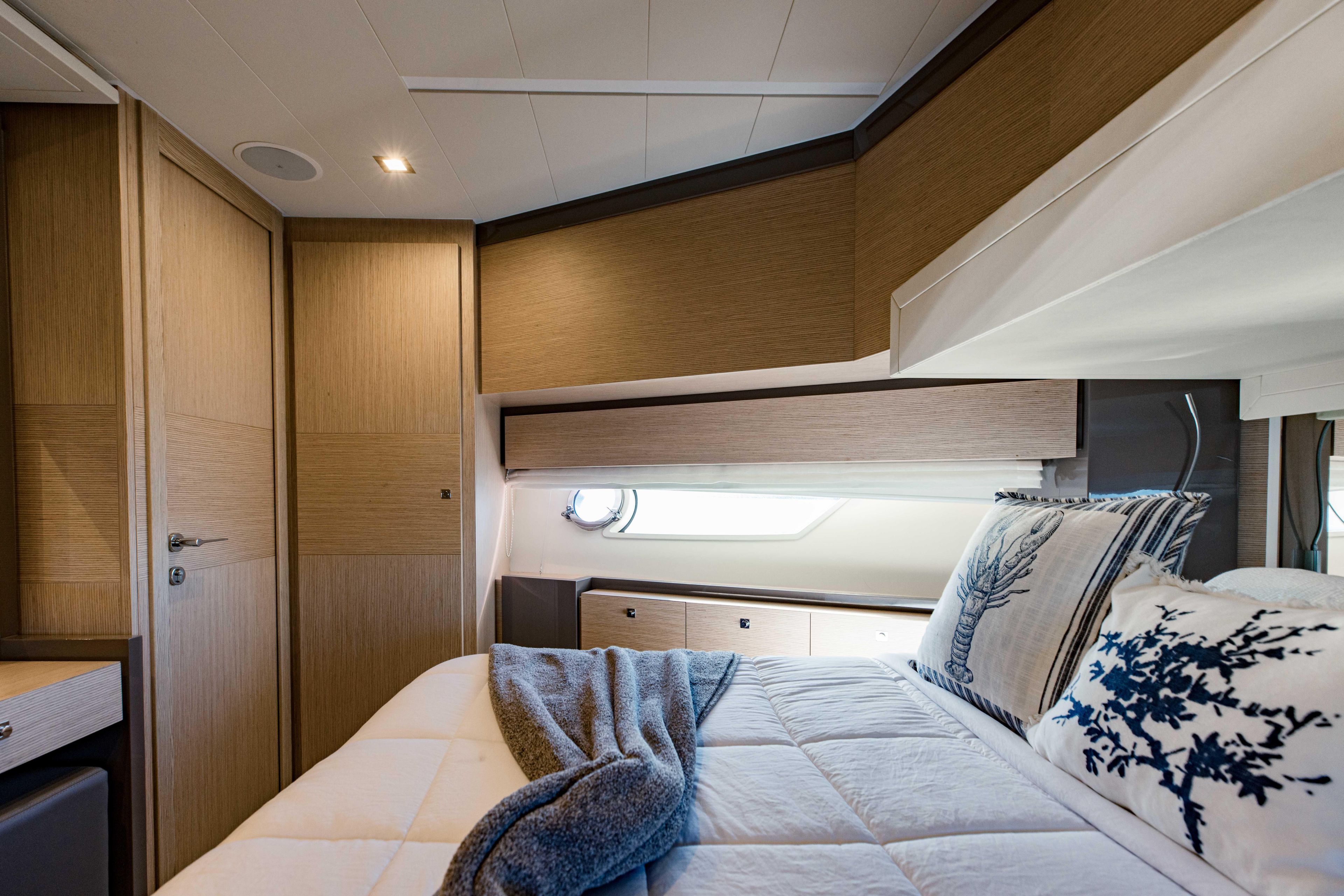 2017 Ferretti Yachts 75 