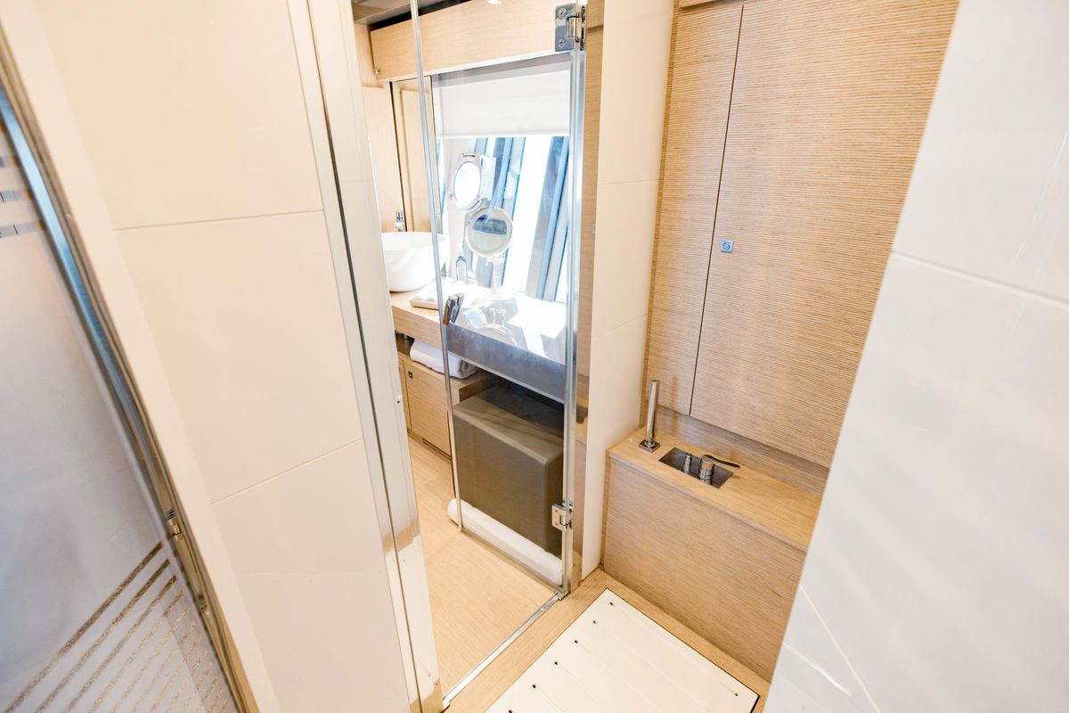 2017 Ferretti Yachts 75 