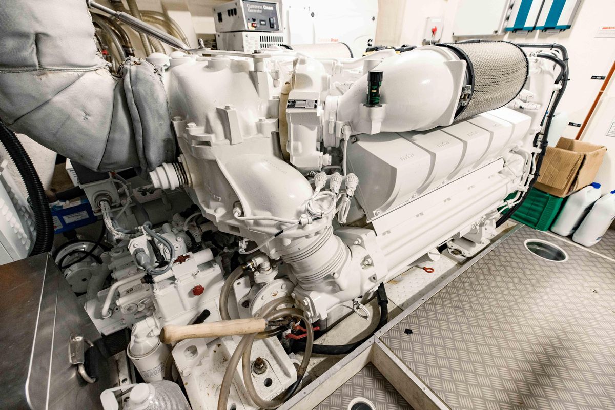2017 Ferretti Yachts 75 