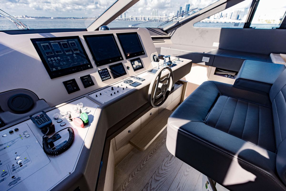 2017 Ferretti Yachts 75 