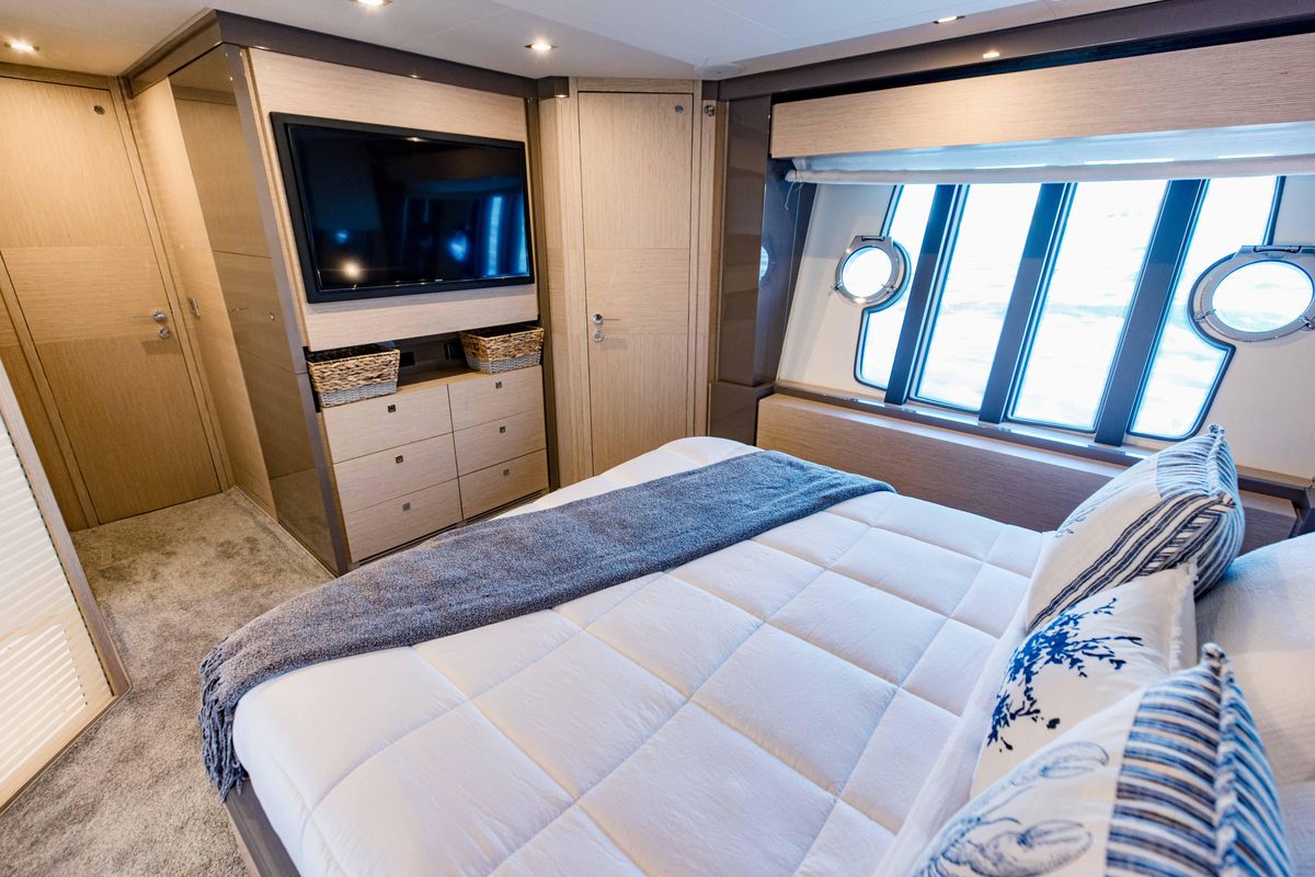 2017 Ferretti Yachts 75 
