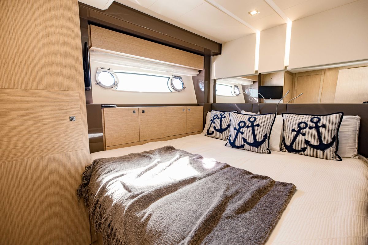 2017 Ferretti Yachts 75 