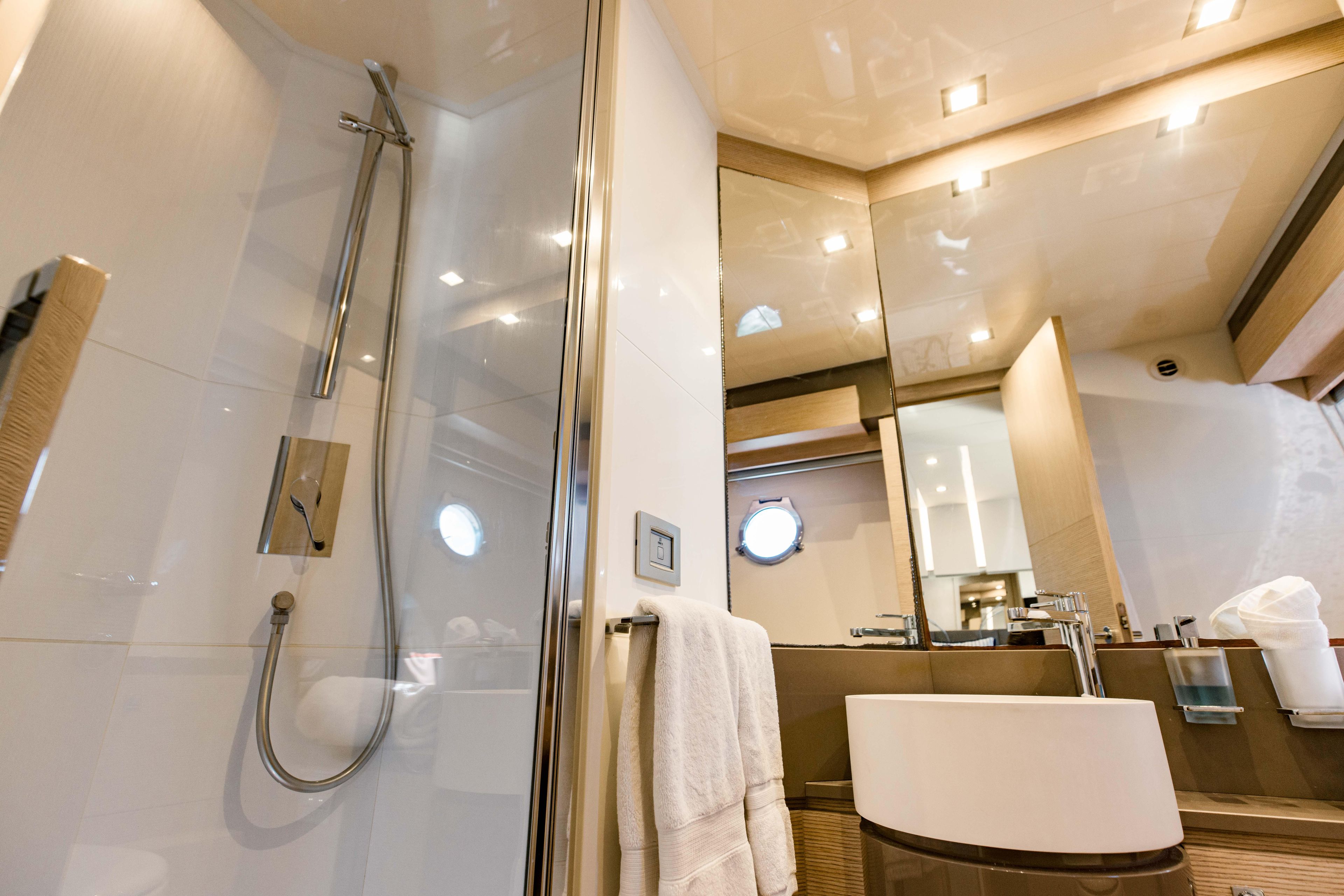 2017 Ferretti Yachts 75 