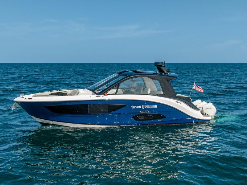 2022 Sea Ray Sundancer 370 Outboard