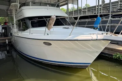 Carver 350 Aft Cabin