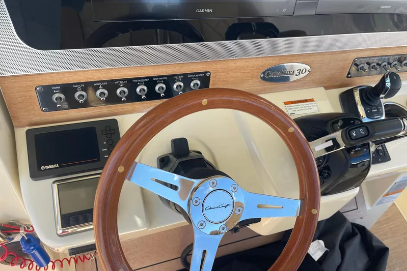  Yacht Photos Pics 2020 Chris-Craft Catalina 30 helm with wooden steering wheel and control panel.