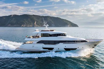 2016 Custom Line Navetta 28