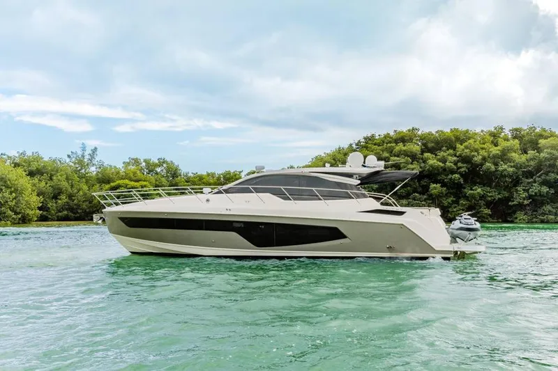 Lealtad Yacht Photos Pics 