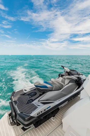 Lealtad Yacht Photos Pics 