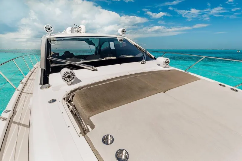 Lealtad Yacht Photos Pics 