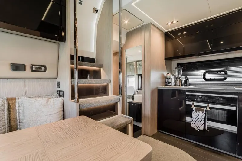 Lealtad Yacht Photos Pics 