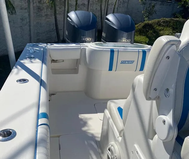  Yacht Photos Pics 2019 Sea Tech 33 boat interior with dual 300 horsepower engines.