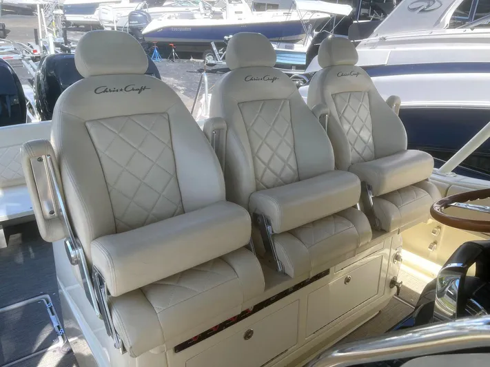  Yacht Photos Pics 2017 Chris-craft 34 Catalina - Image 7