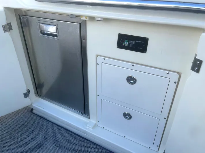  Yacht Photos Pics 2017 Chris-craft 34 Catalina - Image 5