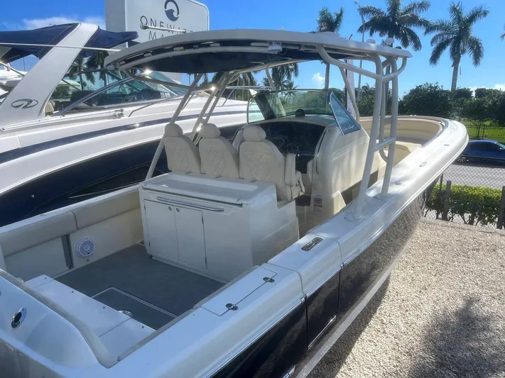  Yacht Photos Pics 2017 Chris-craft 34 Catalina - Image 3