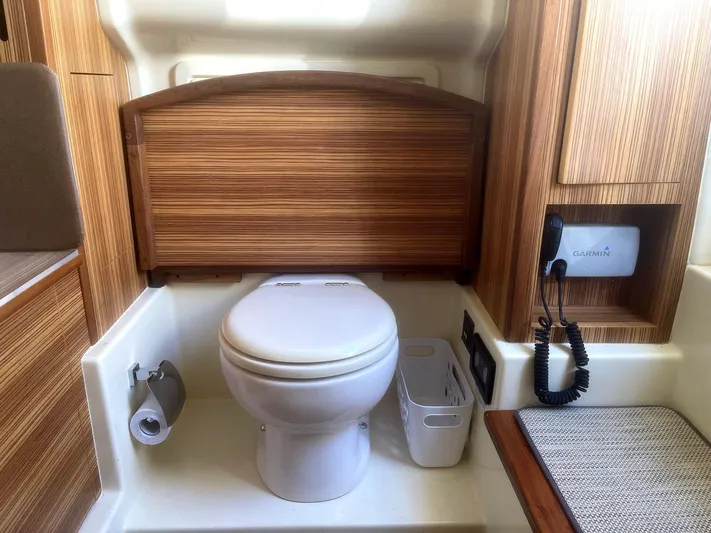  Yacht Photos Pics 2017 Chris-craft 34 Catalina - Image 13