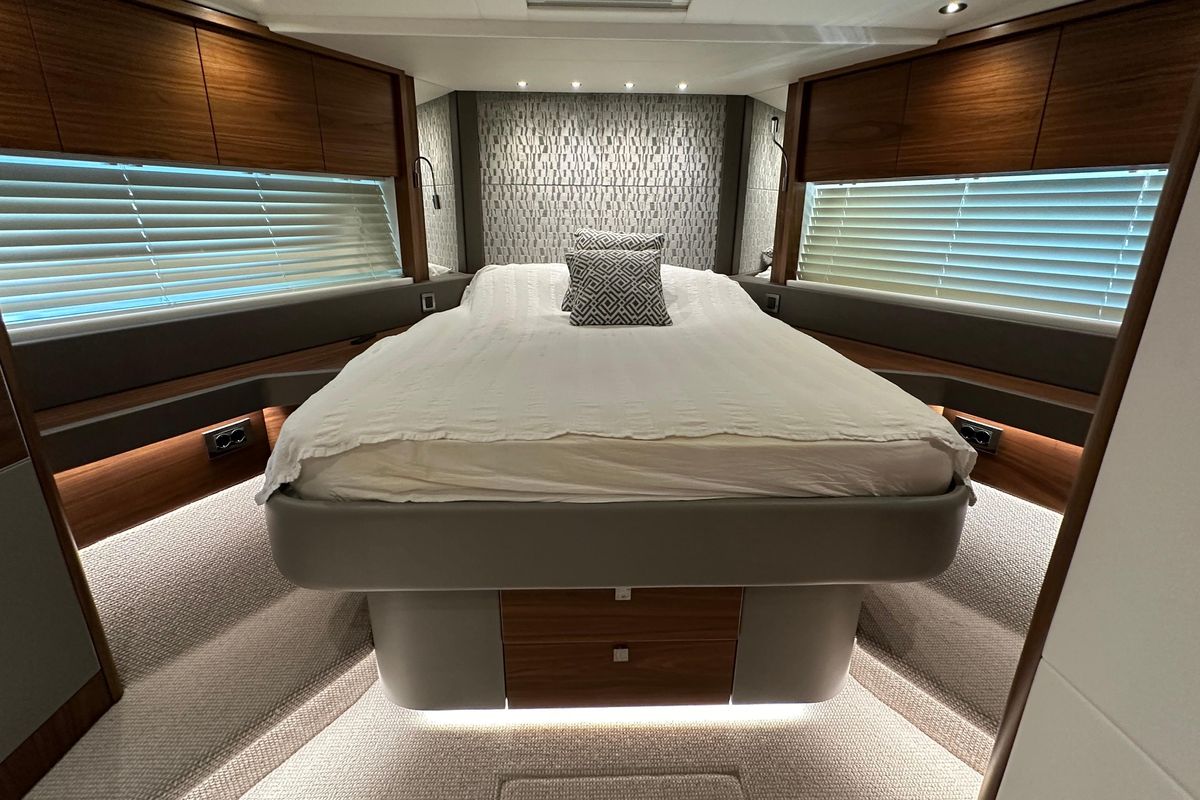 2023 Sunseeker 77 